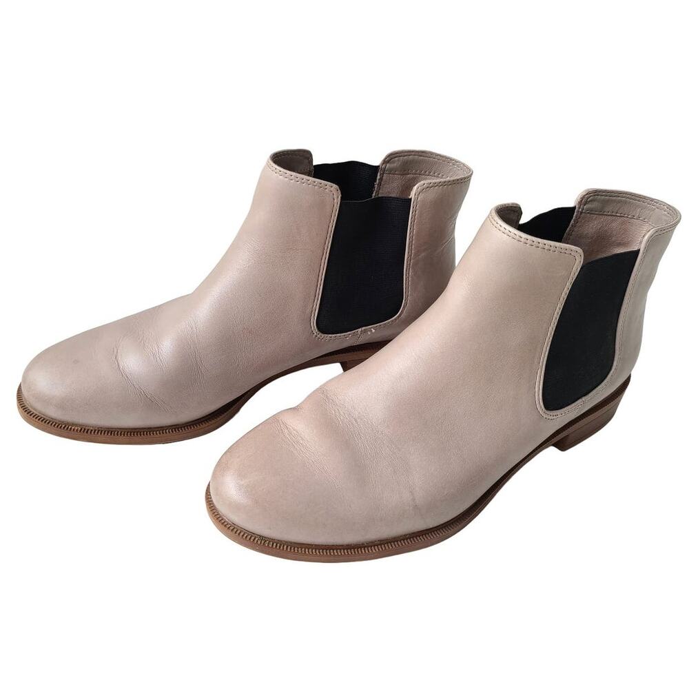 Clarks Taylor Shine Leather Chelsea Beige Tan Ankle Boots Women Shoes 7 EUC